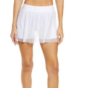 Alo Flirty Mesh Overlay Tennis Skirt in White
Size Small